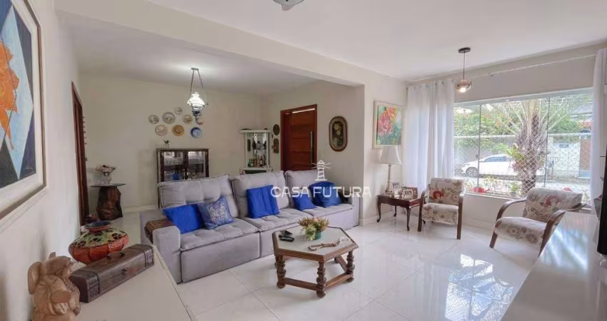 Casa com 3 dormitórios à venda, 221 m² por R$ 920.000,00 - Limoeiro - Volta Redonda/RJ