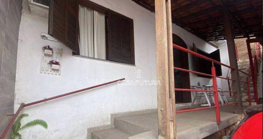 3 casas  com 8 dormitórios à venda, 340 m² por R$ 800.000 - São Cristóvão - Volta Redonda/RJ