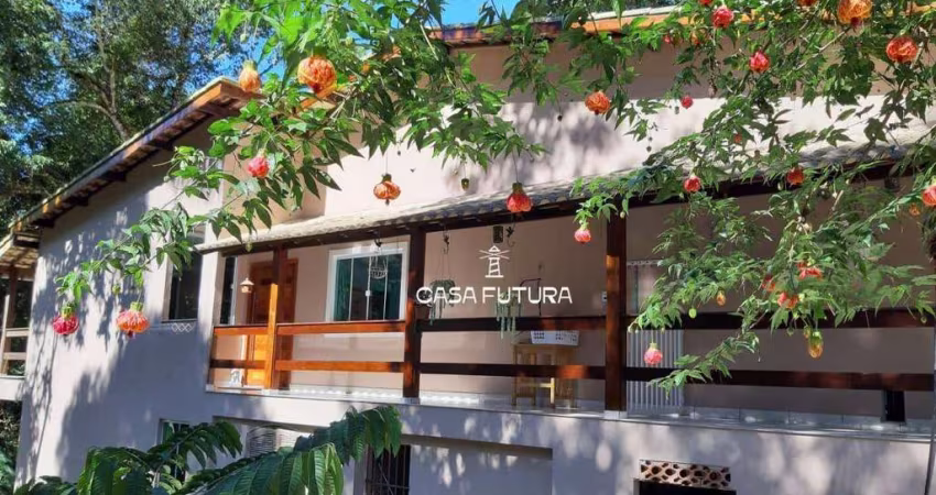 Casa com 3 dormitórios à venda, 307 m² por R$ 890.000,00 - Penedo - Itatiaia/RJ