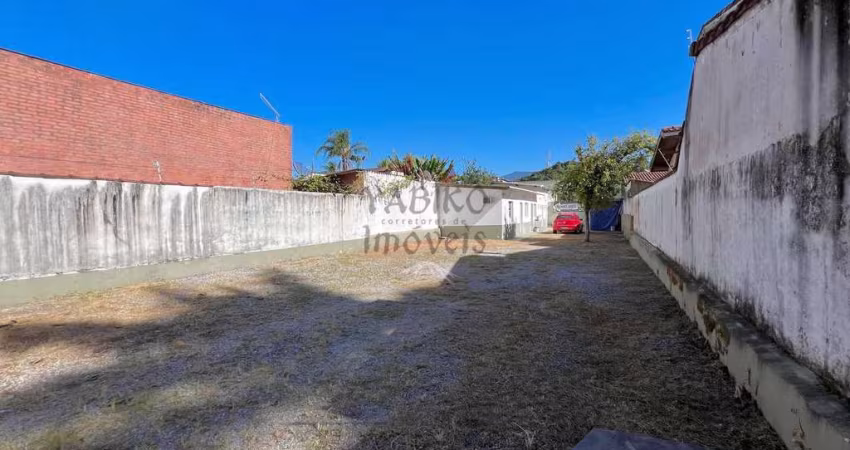 Terreno no centro de Bertioga, a 01 quadra da praia.