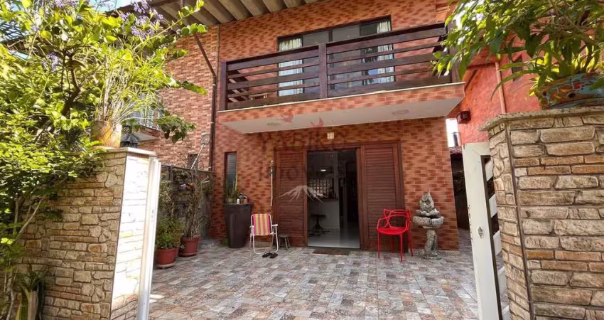 Casa em világio pé na areia com 03 dorms, maitinga, bertioga.