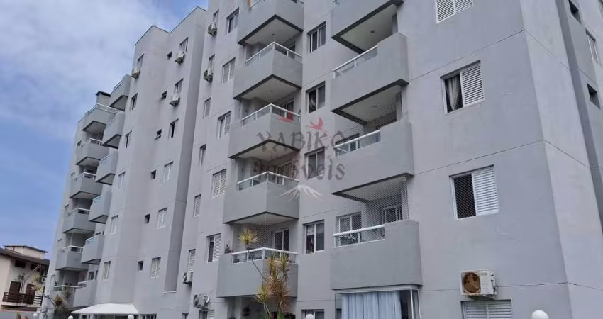 Apto com 02 dormitórios, sacada, 01 vaga, piscina e zeladoria.