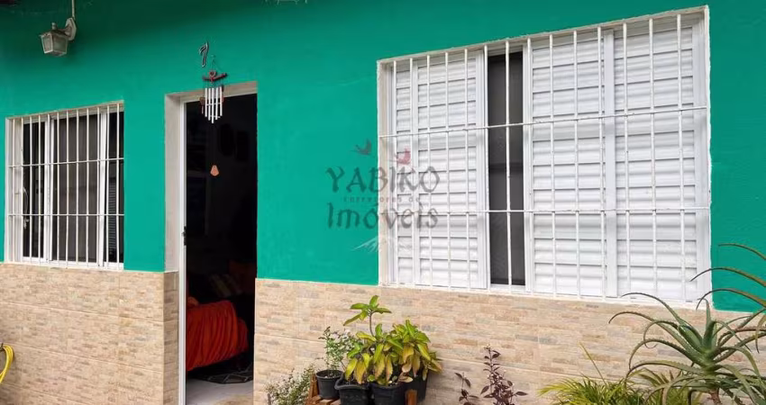 Casa em Világio, com piscina, com 02 dormitórios, 01 vaga.