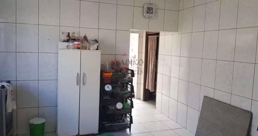 Casa a 50m da praia para ponto comercial, em bertioga.