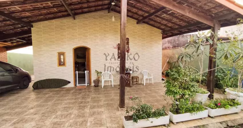 Casa térrea com piscina, churrasqueira, 03 vagas e com edicula.