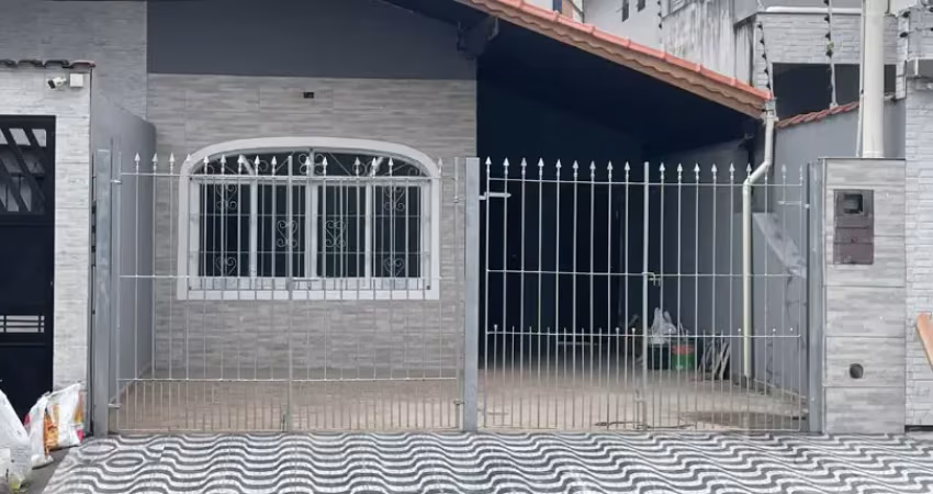 Casa com 2 quartos para alugar na Rua Paumaris, 282, Tupi, Praia Grande