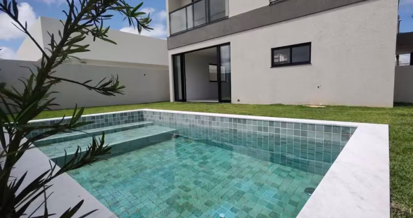Casa duplex, com 4 quartos, 275m² de terreno, no Alphaville!