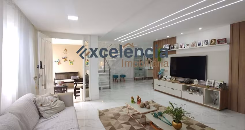 Casa duplex com 4 suítes, 270m2 de terreno, em Stella Maris!