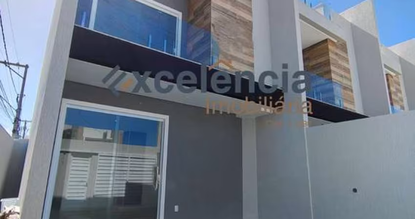 Casa triplex com 3 suítes, 150m2, NOVA, em Stella Maris!