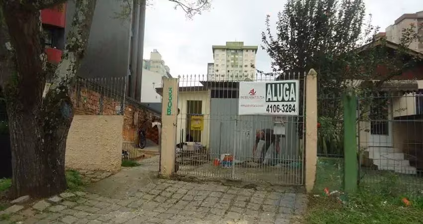 Locação - casa térrea com dois dormitórios com excelente localização no bairro água verde