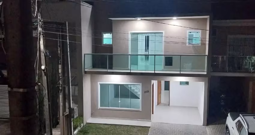 Tríplex novo com 4 dormitórios em cond. fechado   armários cozinha e bwc,s