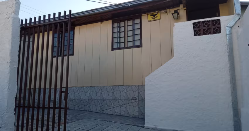 Casa com 2 quartos para alugar na Rua Juarez Antônio Mattei, 449, Xaxim, Curitiba