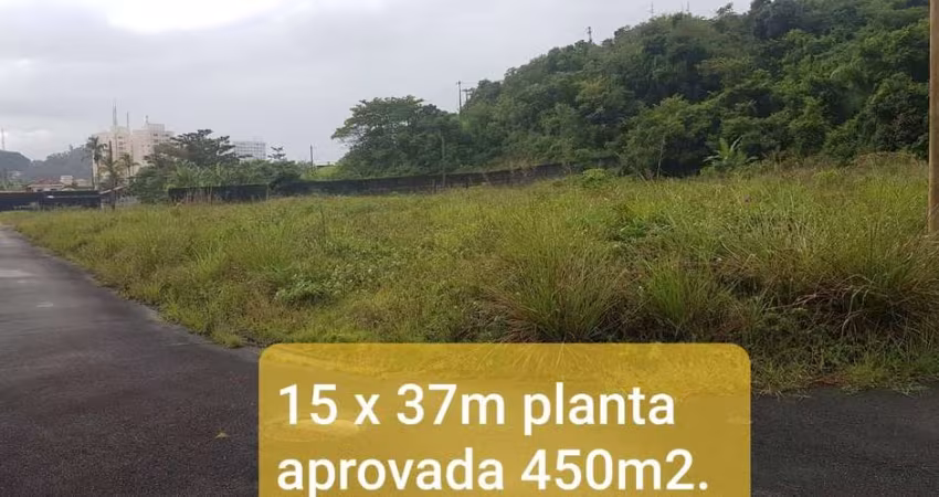 Terreno com 450m²