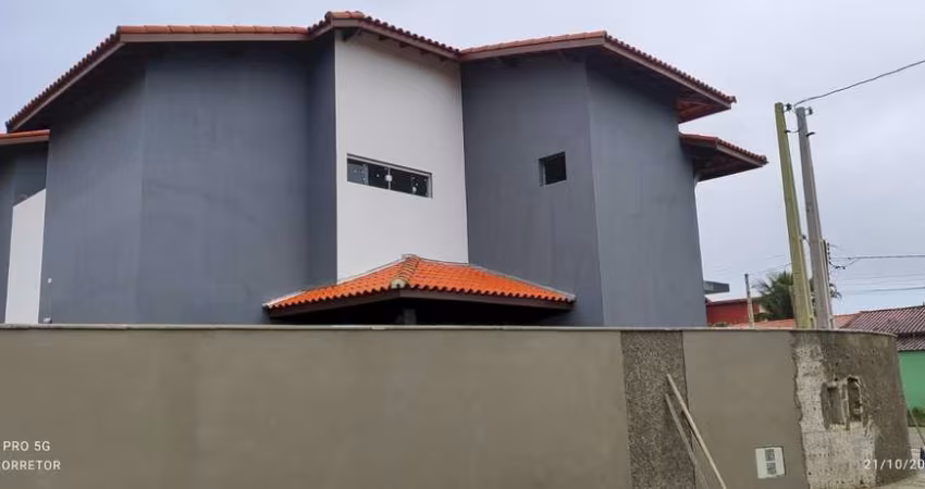 CASA  SOBREPOSTA ,LADO PRAIA,  EM FASE DE ACABAMENTO