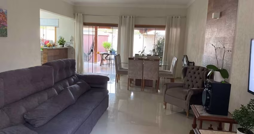 Casa com 3 dormitórios à venda, 190 m² por R$ 595.000,00 - Loteamento Parque São Martinho - Campinas/SP
