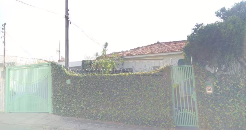 Casa de esquina com 2 suítes no Jardim Mercedes ao lado do Posto Ipiranga em São Carlos