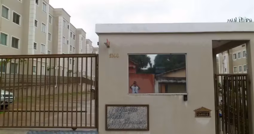Aparatamento 2 dormitórios com garagem e portaria 24 horas.