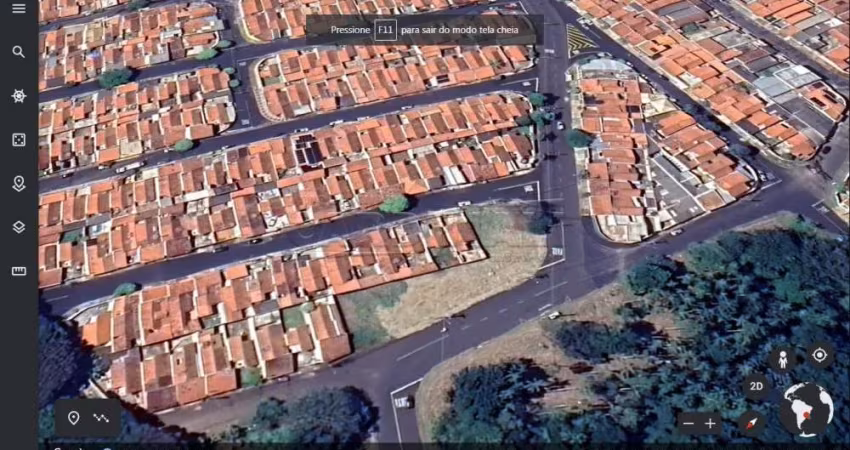 Terreno padrão de 931,01m² e topografia plana.
