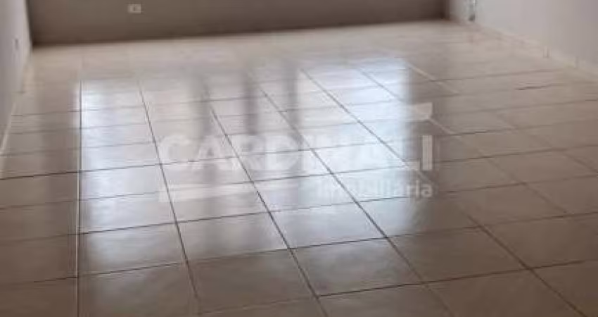 Comercial Sala / Salão com Condomínio em São Carlos