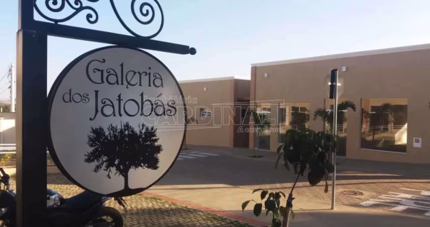 Comercial Sala / Salão com Condomínio em São Carlos