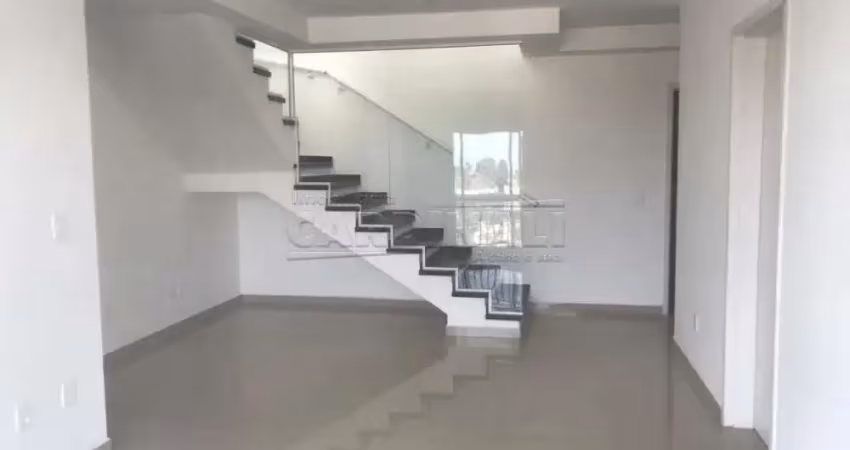 Excelente apartamento com cobertura de três quartos e suíte.