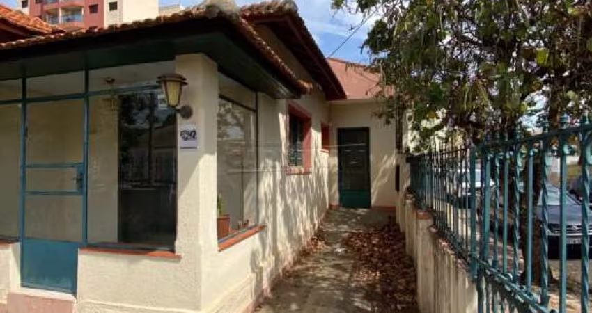 Casa com dois dormitórios próximo a rodoviária em São Carlos.