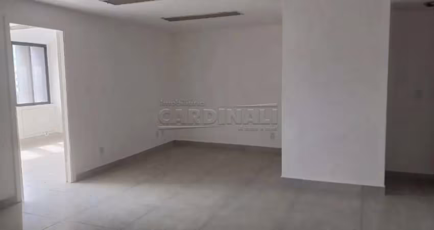 Comercial Sala / Salão com Condomínio em Campinas