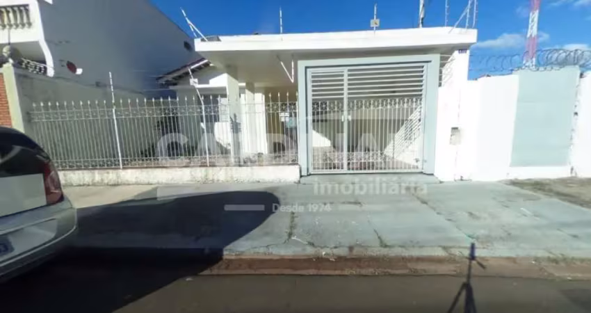 Casa com 2 dormitórios na Vila Lutfalla próxima a Sodimac Dicico em São Carlos