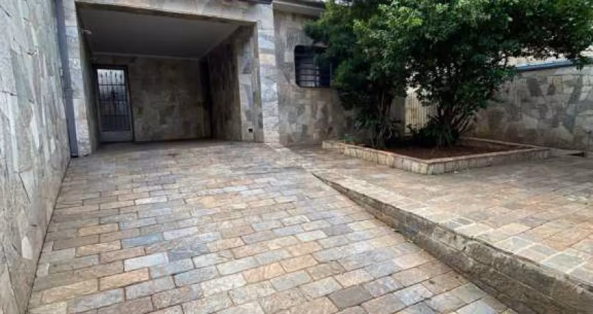 Casa com ótima localização