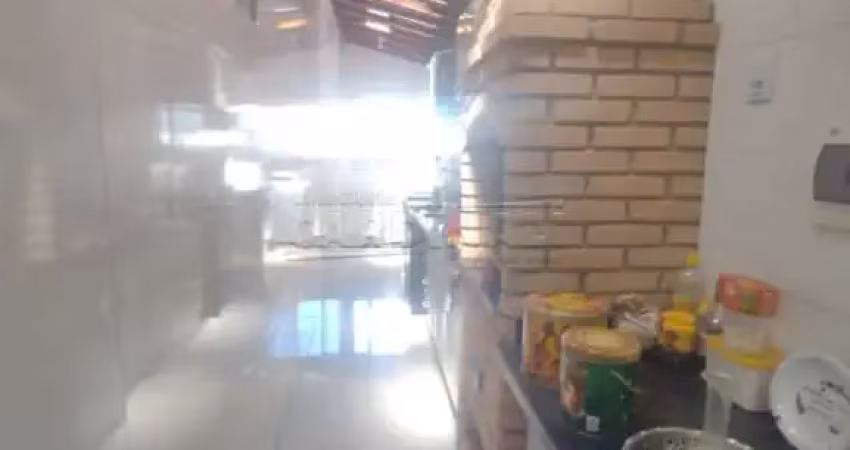 Casa a venda na Av. Henrique Gregóri