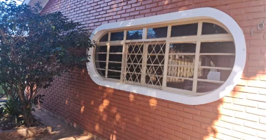 Casa com ótima localização