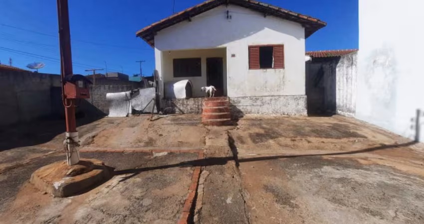 Casa com Edícula à Venda no Jardim Mariana - R$310.000,00