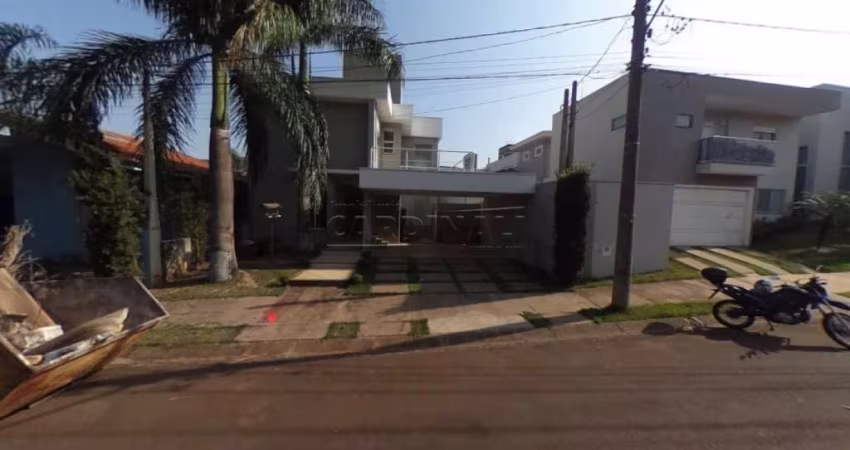 Casa assobradada localizada no condomínio Village Damha II