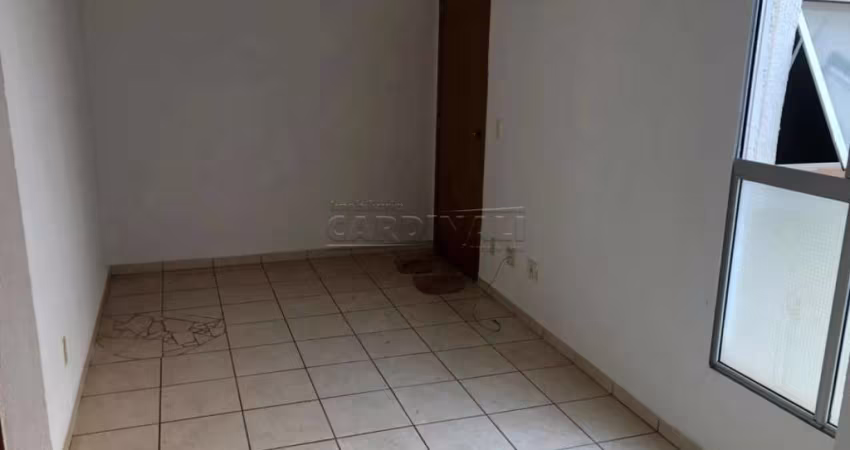 Apartamento com ótima localização, portaria 24 horas e garagem coberta