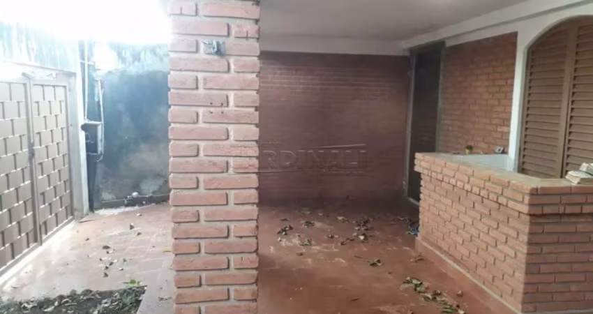 Casa com boa localização perto de supermercados, escola e comércio.