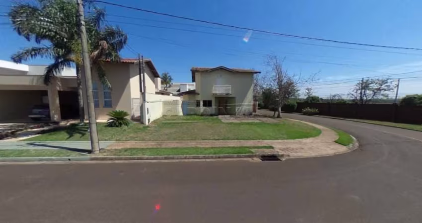 Imóvel bem localizado, dentro do Condomínio, seguro sem vizinhos na frente e lateral.