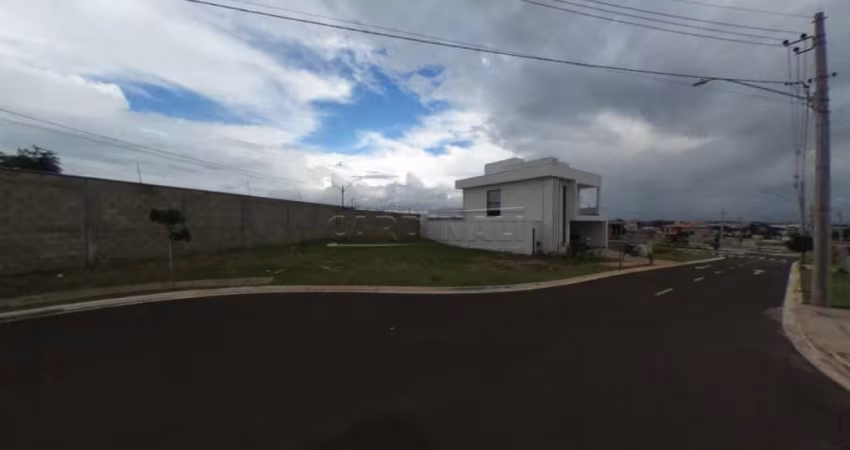 Terreno em condomínio fechado seguro com uma linda área de lazer.