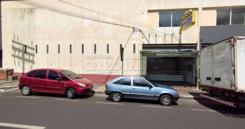 Comercial Sala / Salão com Condomínio em São Carlos