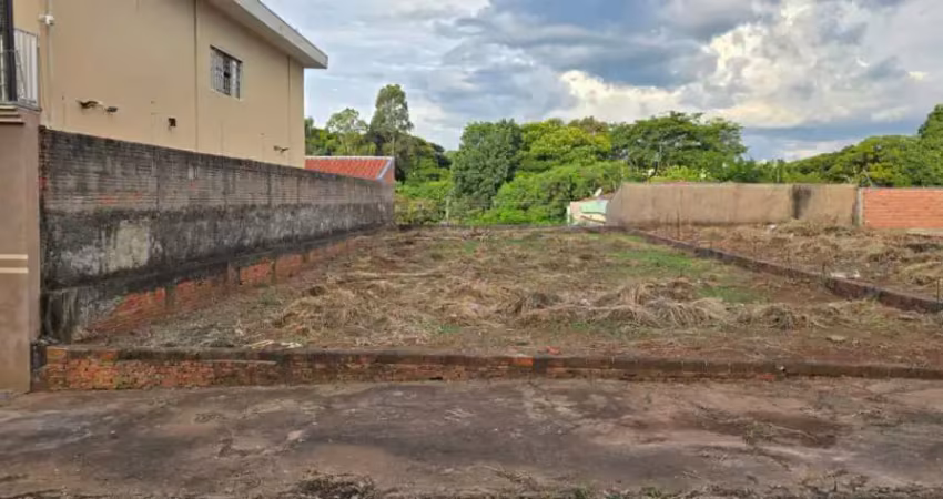 Terreno à venda na Rua Professora Elydia Benetti, ao lado casa n° 66, Jardim Beatriz, São Carlos