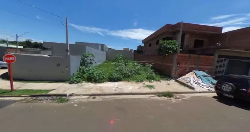 Imóvel muito bem localizado com uma maravilhosa topografia.