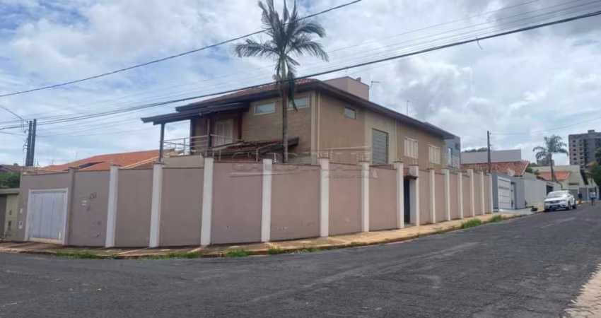 Sobrado de esquina com ótima localização, lindo acabamento e área de lazer completo