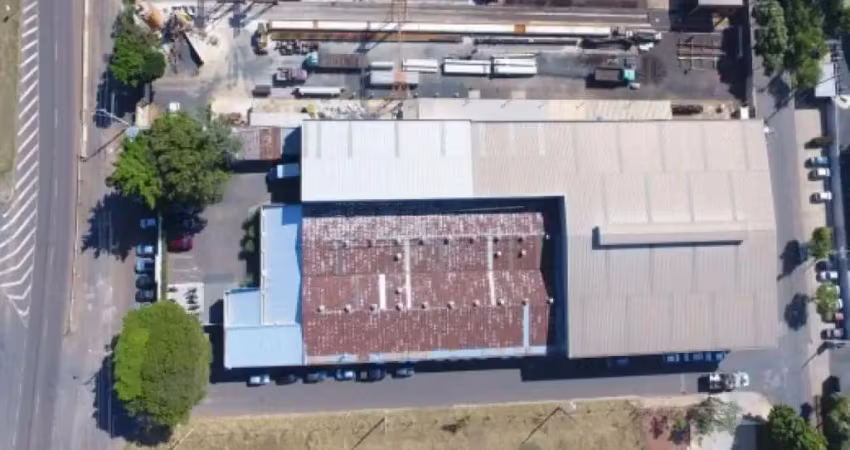 Galpão em distrito industrial, com mais de 3000 mts² de construção
