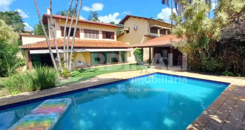 Encantadora casa à venda no bairro Gramado, com um terreno de 1240 m² e área construída de 350 m².