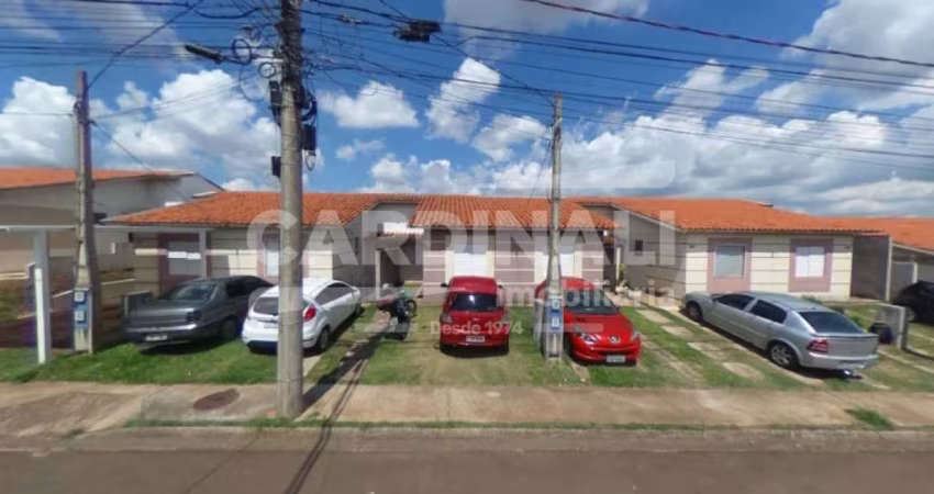 Imóvel localizado dentro do condomínio ambiente seguro, agradável e com área de lazer.