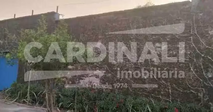 Linda casa padrão espaçosa em ótimo bairro da cidade