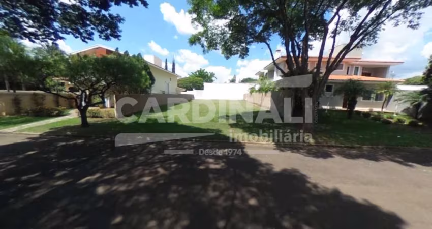 Terreno localizado dentro do condomínio Sabará com segurança 24 horas.