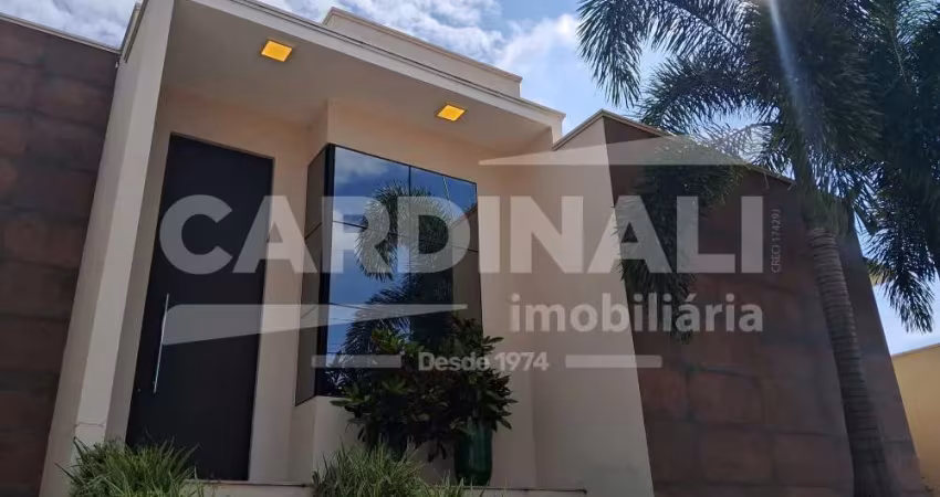 Linda casa em condomínio, com arquitetura única de esquina com acabamento de primeira qualidade.