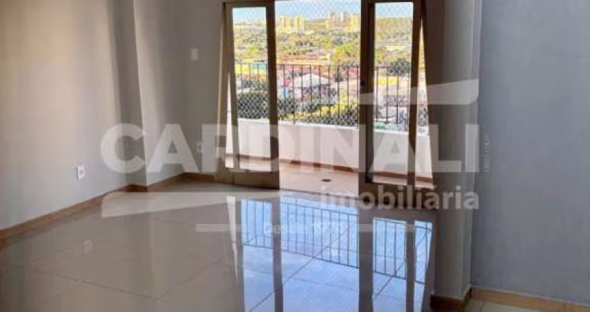 Apartamento com ótima localização, com 03 dormitórios sendo uma suíte.