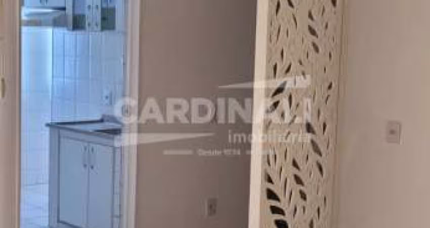 Apartamento com ótima localização, com armários planejados.