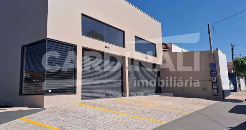 Prédio comercial com 02 Salões independentes, com localização privilegiada.